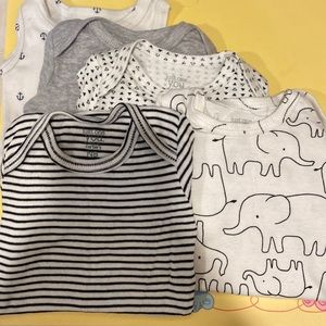 New born baby jumpers (snaps at bottom) 5 peace